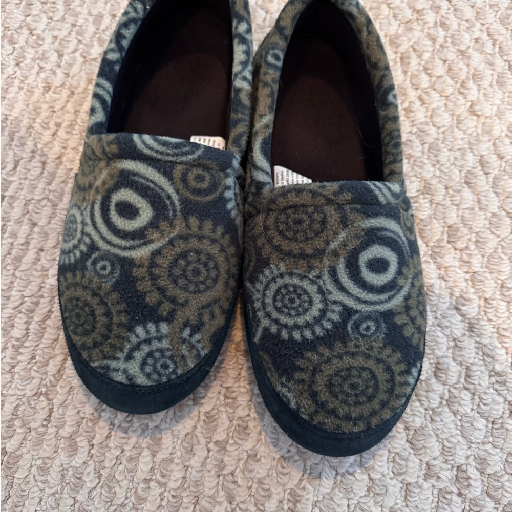 Patterned Slip-On Slippers - Picture 2 of 4